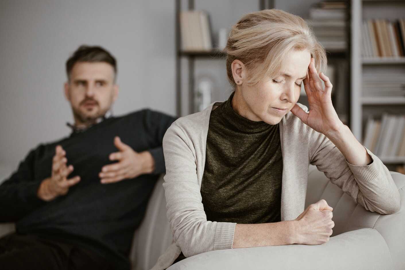 Is She a Narcissist? Signs of a Female Narcissist in a Relationship